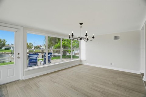 House in New Port Richey, Florida 2 bedrooms, 82.68 sq.m. № 2091410 - photo 21
