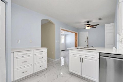 House in Ocala, Florida 2 bedrooms, 128.11 sq.m. № 2150361 - photo 6