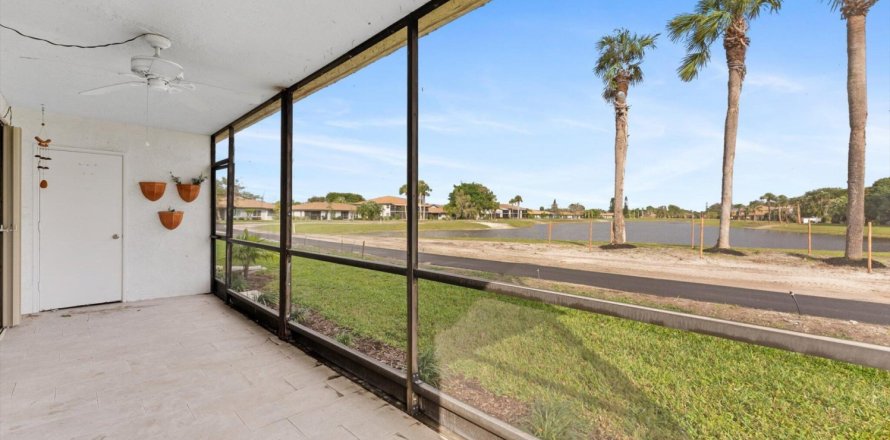 Condominio en Delray Beach, Florida, 2 dormitorios  № 994215