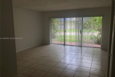 Кондоминиум с 1 спальней в Майами, Флорида № 2047536