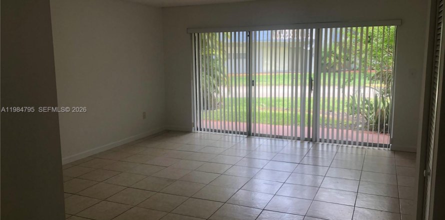 Кондоминиум с 1 спальней в Майами, Флорида № 2047536