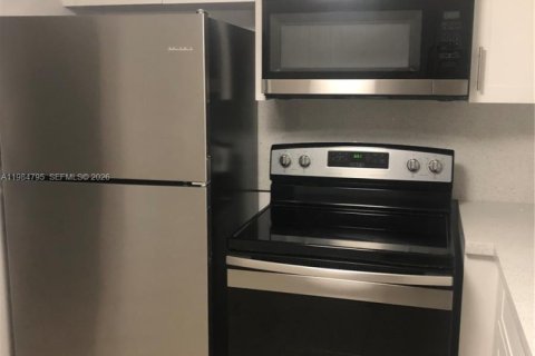 Снять в аренду кондоминиум в Майами, Флорида 1 спальня, 106.74м2, № 2047536 - фото 5