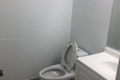 Снять в аренду кондоминиум в Майами, Флорида 1 спальня, 106.74м2, № 2047536 - фото 7