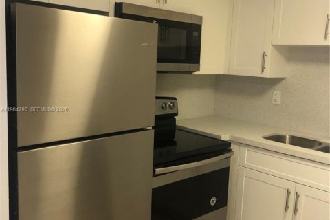 Снять в аренду кондоминиум в Майами, Флорида 1 спальня, 106.74м2, № 2047536 - фото 4