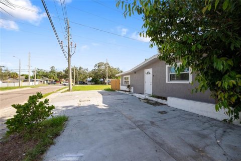 Immobilier commercial à vendre à Tarpon Springs, Floride: 5 chambres, 180.23 m2 № 1919794 - photo 4