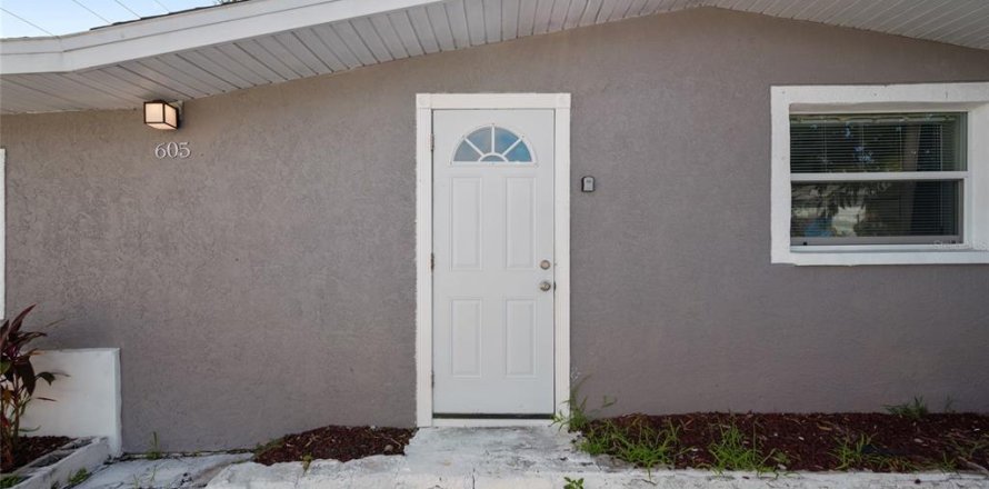 Immobilier commercial à Tarpon Springs, Floride 5 chambres, 180.23 m2 № 1919794