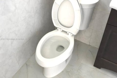 Propiedad comercial en venta en Hallandale Beach, Florida, 95.5 m2 № 1967610 - foto 24