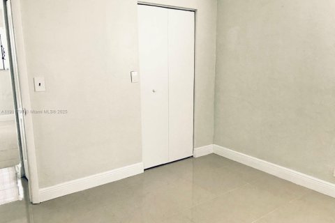 Propiedad comercial en venta en Hallandale Beach, Florida, 95.5 m2 № 1967610 - foto 20