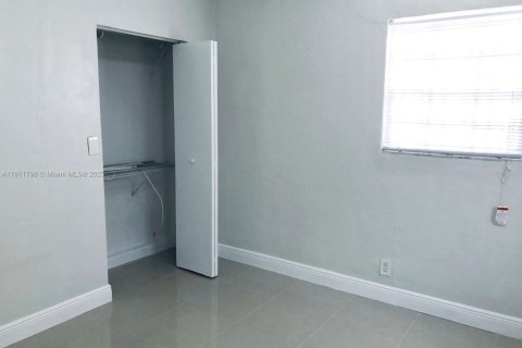 Propiedad comercial en venta en Hallandale Beach, Florida, 95.5 m2 № 1967610 - foto 18