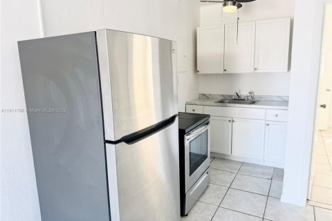 Propiedad comercial en venta en Hallandale Beach, Florida, 95.5 m2 № 1967610 - foto 6