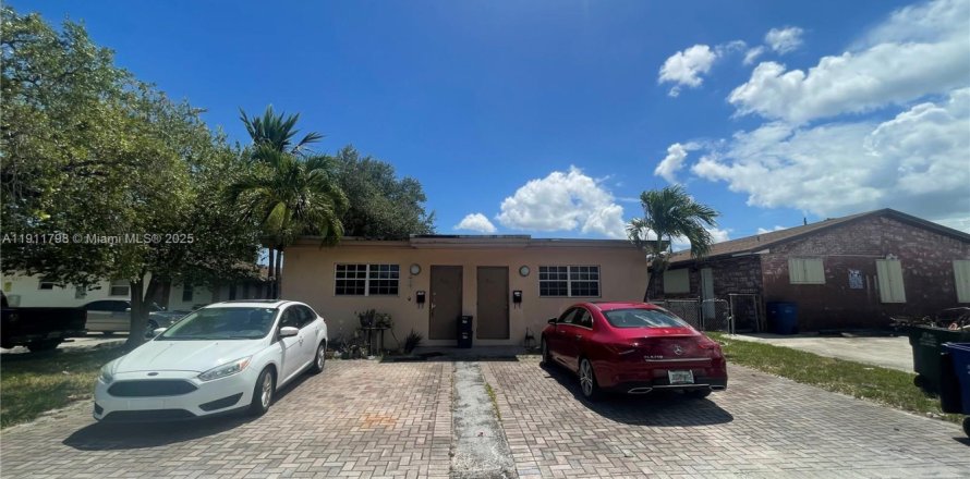 Propiedad comercial en Hallandale Beach, Florida 95.5 m2 № 1967610