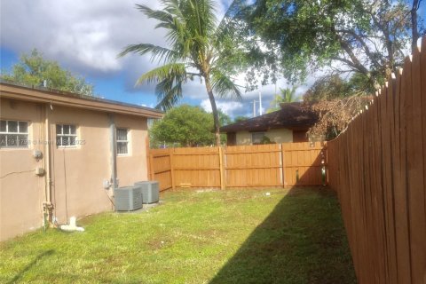 Propiedad comercial en venta en Hallandale Beach, Florida, 95.5 m2 № 1967610 - foto 25