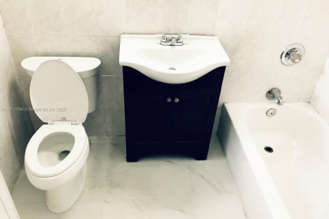 Propiedad comercial en venta en Hallandale Beach, Florida, 95.5 m2 № 1967610 - foto 23