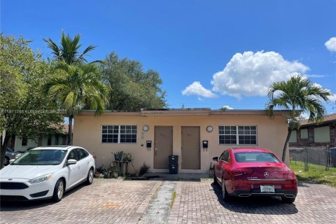 Propiedad comercial en venta en Hallandale Beach, Florida, 95.5 m2 № 1967610 - foto 2