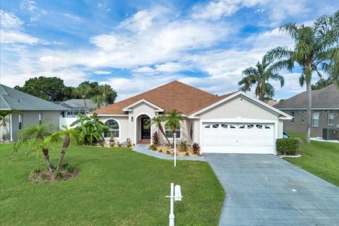 House in Winter Haven, Florida 4 bedrooms, 205.78 sq.m. № 2321367