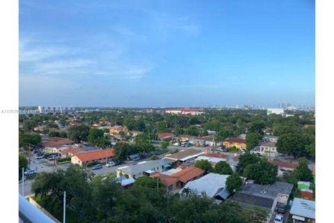 Condo in Miami, Florida, 2 bedrooms  № 1707530 - photo 26