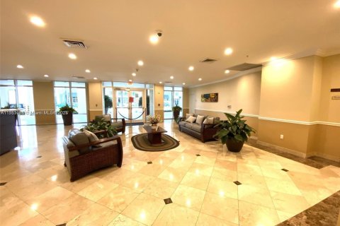 Condo in Miami, Florida, 2 bedrooms  № 1707530 - photo 2