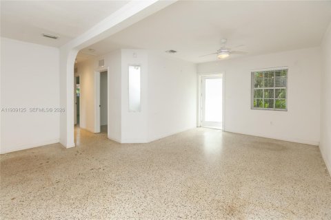 House in Miami, Florida 3 bedrooms, 99.03 sq.m. № 1997648 - photo 28