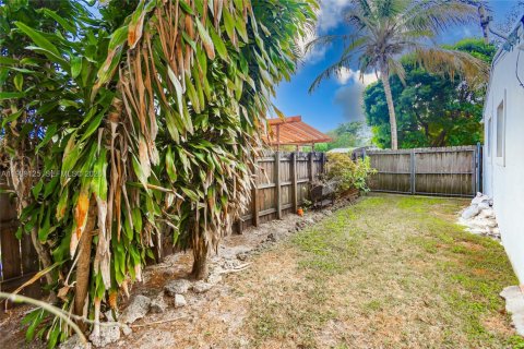 House in Miami, Florida 3 bedrooms, 99.03 sq.m. № 1997648 - photo 24