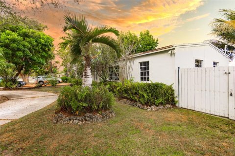 House in Miami, Florida 3 bedrooms, 99.03 sq.m. № 1997648 - photo 14