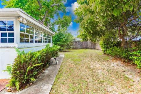 House in Miami, Florida 3 bedrooms, 99.03 sq.m. № 1997648 - photo 26