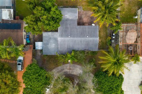 House in Miami, Florida 3 bedrooms, 99.03 sq.m. № 1997648 - photo 7