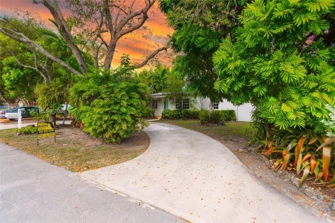 House in Miami, Florida 3 bedrooms, 99.03 sq.m. № 1997648 - photo 11