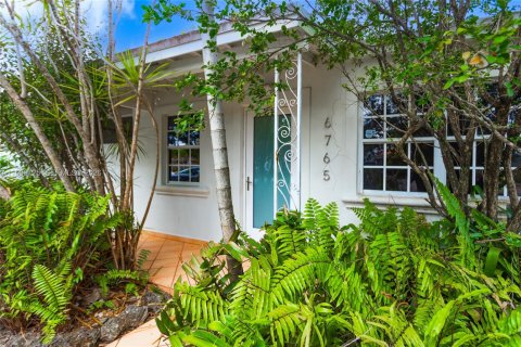 House in Miami, Florida 3 bedrooms, 99.03 sq.m. № 1997648 - photo 15