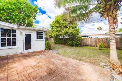 House in Miami, Florida 3 bedrooms, 99.03 sq.m. № 1997648 - photo 25