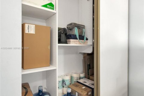 Снять в аренду кондоминиум в Коконат Крик, Флорида 2 спальни, 90.86м2, № 2077915 - фото 13