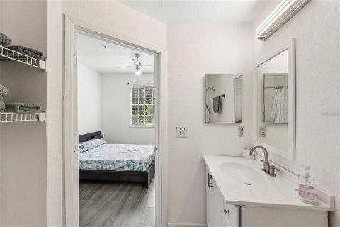 Condominio en alquiler en Tampa, Florida, 2 dormitorios, 95.88 m2 № 2112116 - foto 13