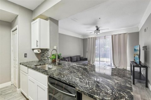 Condominio en alquiler en Tampa, Florida, 2 dormitorios, 95.88 m2 № 2112116 - foto 5