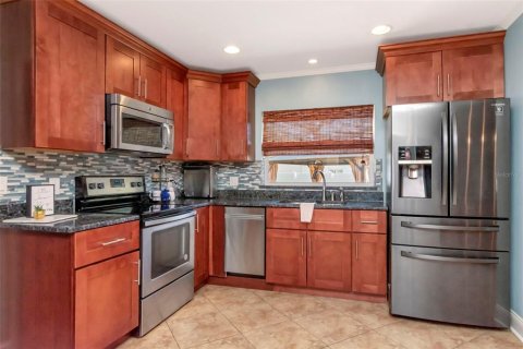 House in Tampa, Florida 3 bedrooms, 257.43 sq.m. № 2092486 - photo 22
