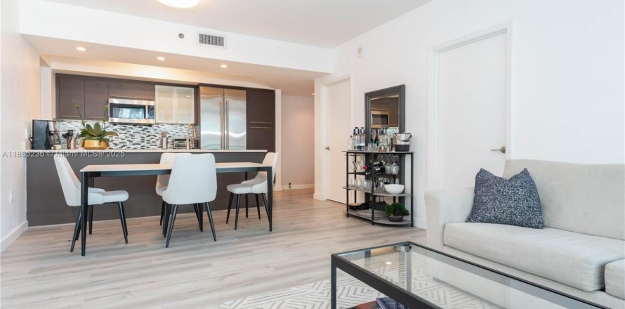 Condo à Miami, Floride, 2 chambres  № 1941329