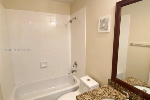 Снять в аренду виллу или дом в Пемброк-Пайнс, Флорида 3 спальни, 111.85м2, № 2044623 - фото 15