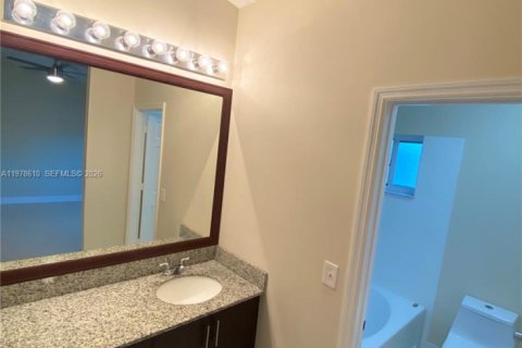 Снять в аренду виллу или дом в Пемброк-Пайнс, Флорида 3 спальни, 111.85м2, № 2044623 - фото 11