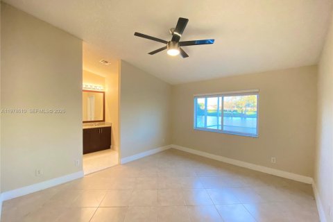 Снять в аренду виллу или дом в Пемброк-Пайнс, Флорида 3 спальни, 111.85м2, № 2044623 - фото 9