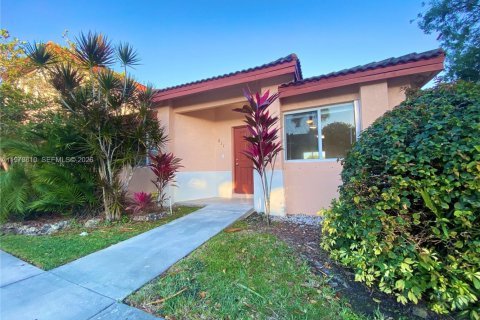 Снять в аренду виллу или дом в Пемброк-Пайнс, Флорида 3 спальни, 111.85м2, № 2044623 - фото 22