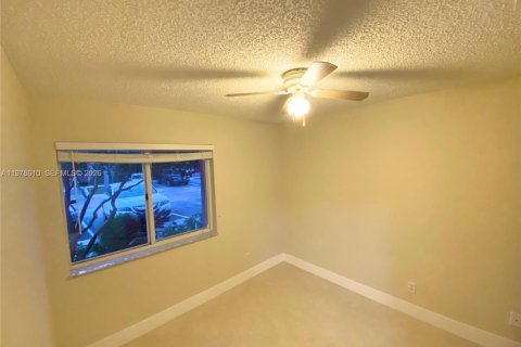 Снять в аренду виллу или дом в Пемброк-Пайнс, Флорида 3 спальни, 111.85м2, № 2044623 - фото 17