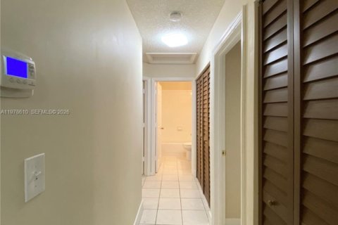 Снять в аренду виллу или дом в Пемброк-Пайнс, Флорида 3 спальни, 111.85м2, № 2044623 - фото 8