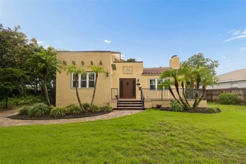 House in Saint Petersburg, Florida 3 bedrooms, 218.41 sq.m. № 2277094