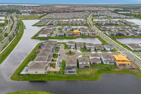 House in Orlando, Florida 5 bedrooms, 407.93 sq.m. № 1881405 - photo 8