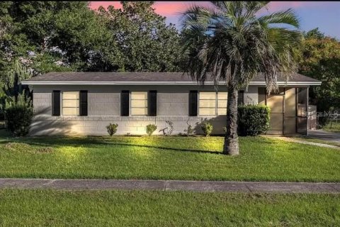 Casa en venta en Deltona, Florida, 3 dormitorios, 97.55 m2 № 1775597 - foto 1