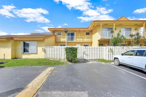 Condo in Miami, Florida, 2 bedrooms  № 1968091 - photo 12