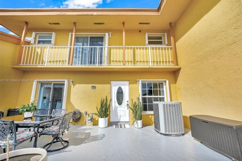 Condo in Miami, Florida, 2 bedrooms  № 1968091 - photo 7