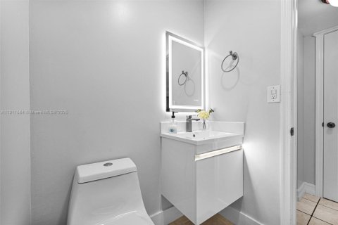 Condo in Miami, Florida, 2 bedrooms  № 1968091 - photo 21