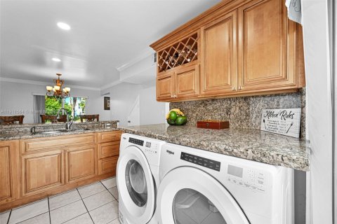 Condo in Miami, Florida, 2 bedrooms  № 1968091 - photo 24