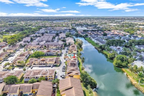Condo in Miami, Florida, 2 bedrooms  № 1968091 - photo 6