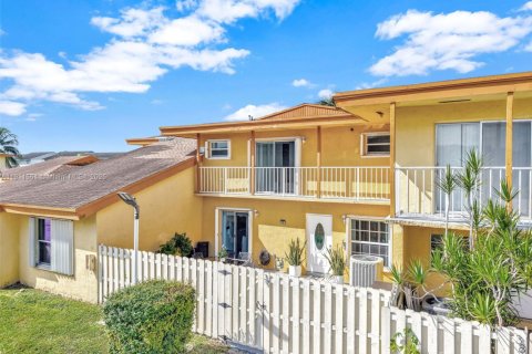 Condo in Miami, Florida, 2 bedrooms  № 1968091 - photo 2