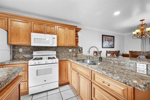 Condo in Miami, Florida, 2 bedrooms  № 1968091 - photo 28